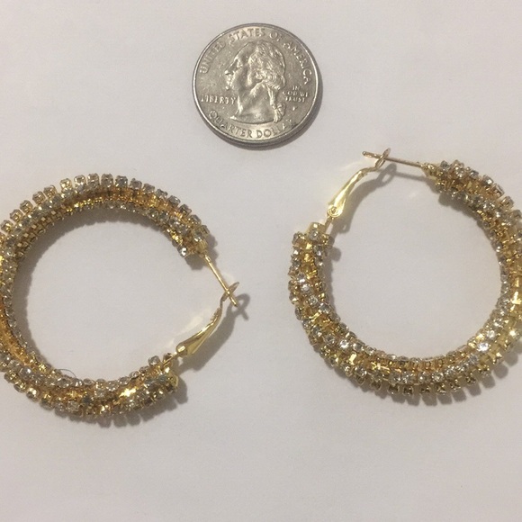 Loop earring - Picture 3 of 3